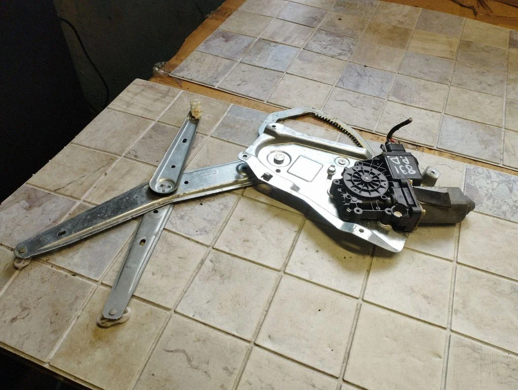 Front door window regulator with motor 90520248