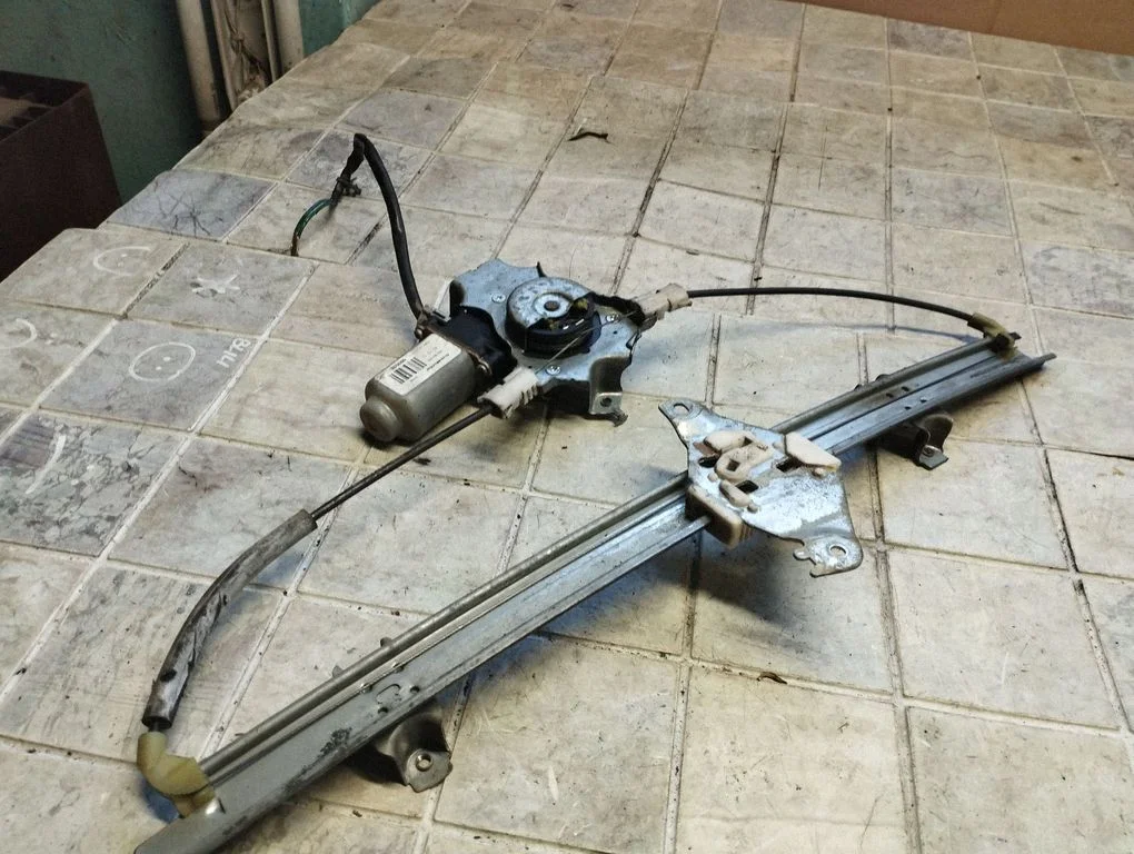 Priekšējā el. loga pacēlāja mehānisma komplekts 400698