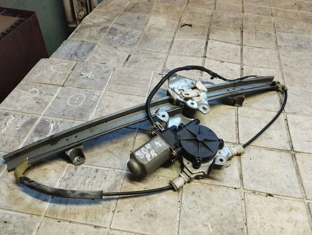 Priekšējā el. loga pacēlāja mehānisma komplekts 400699