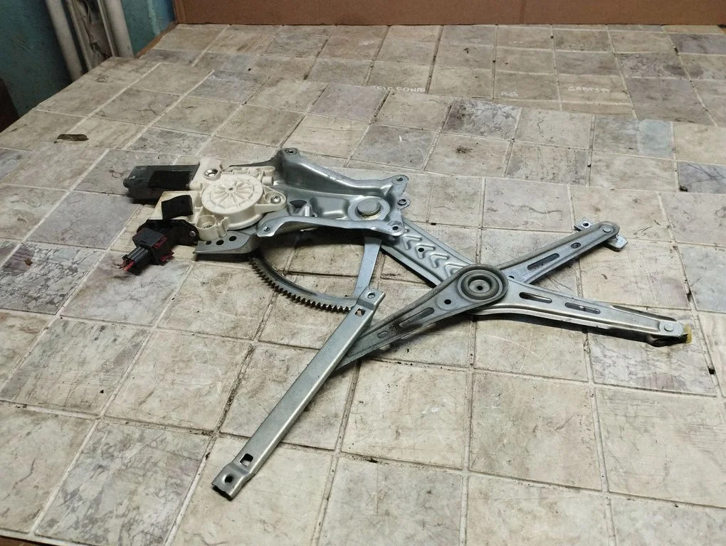 Front door window regulator with motor 0130822012