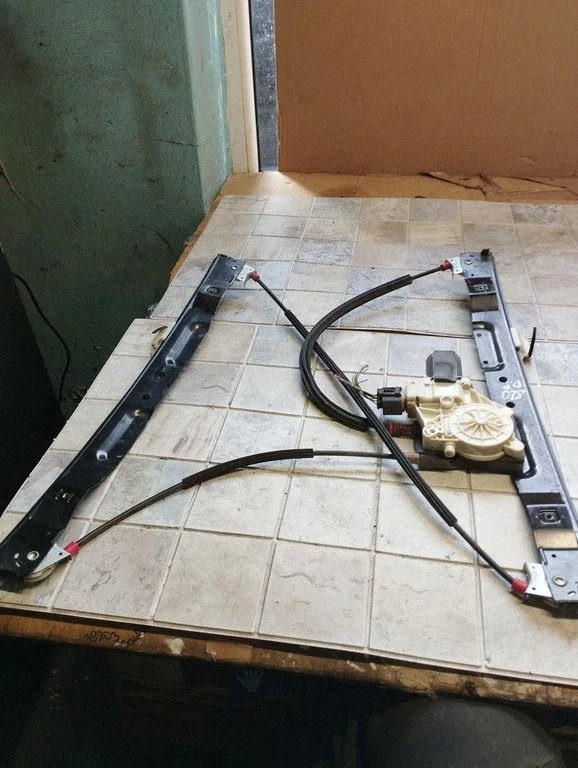Front door window regulator with motor 0130822286