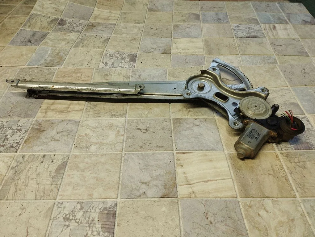 Front door window regulator with motor 8571052110