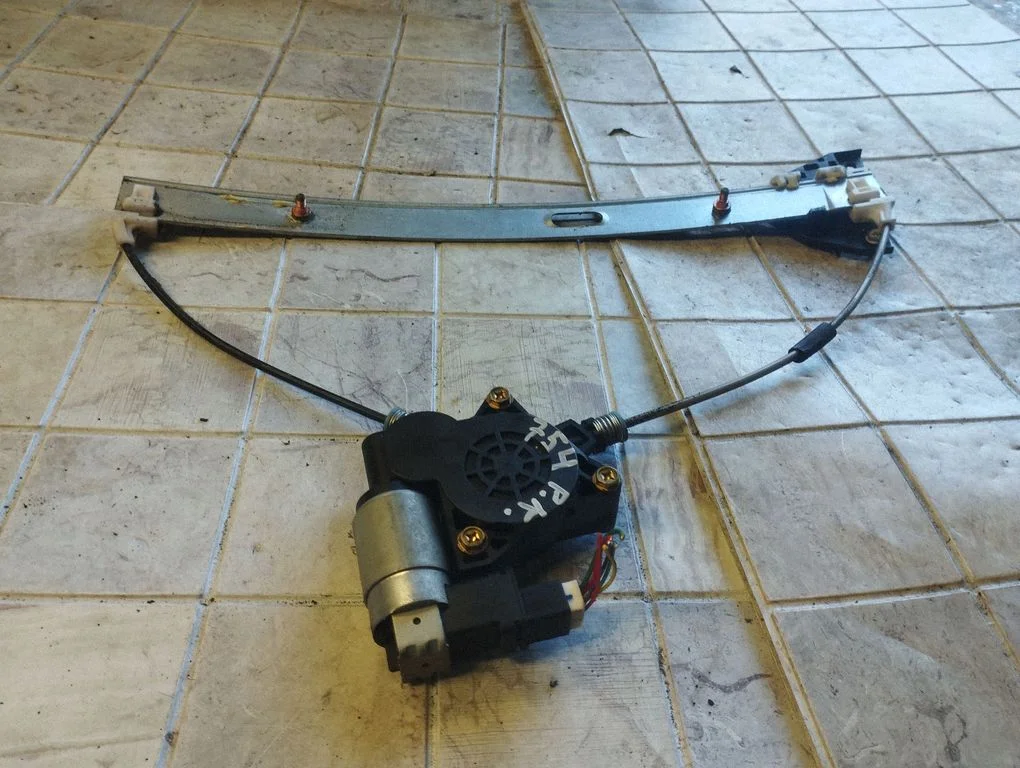 Front door window regulator with motor GJ6A5958X