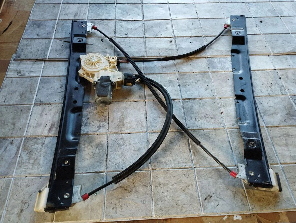 Front door window regulator with motor 0130822286
