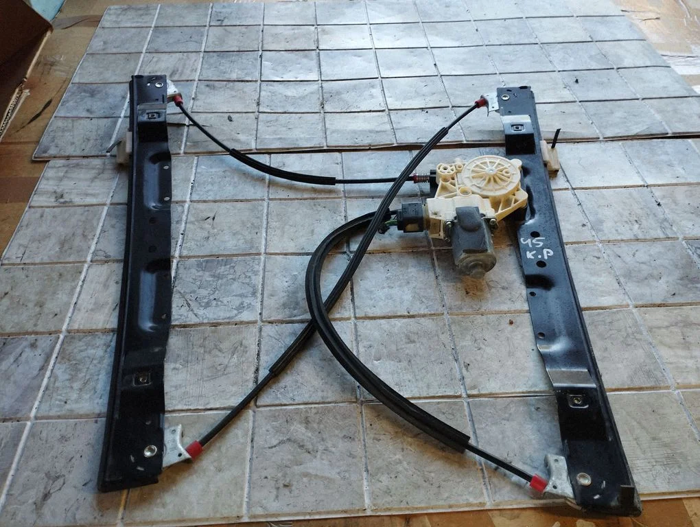 Front door window regulator with motor 0130822287