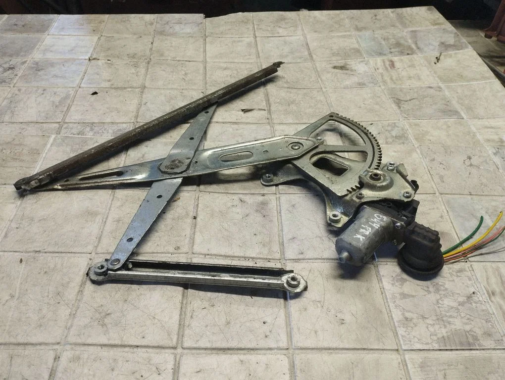 Front door window regulator with motor 8572058010