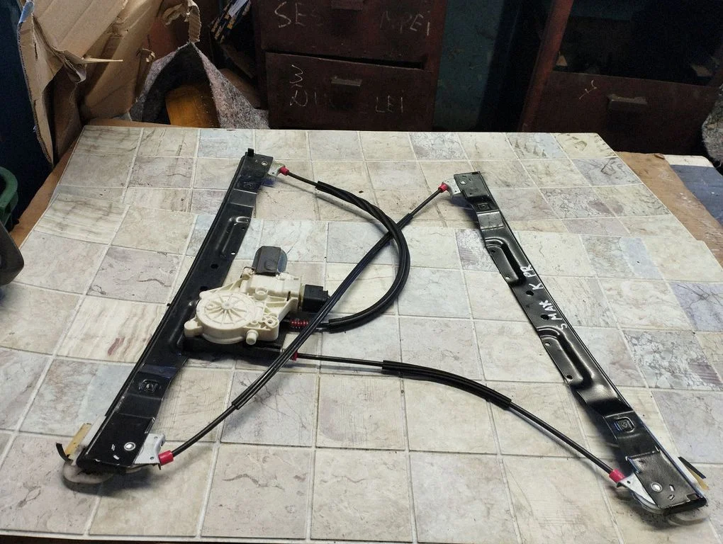 Front door window regulator with motor 6M21323201