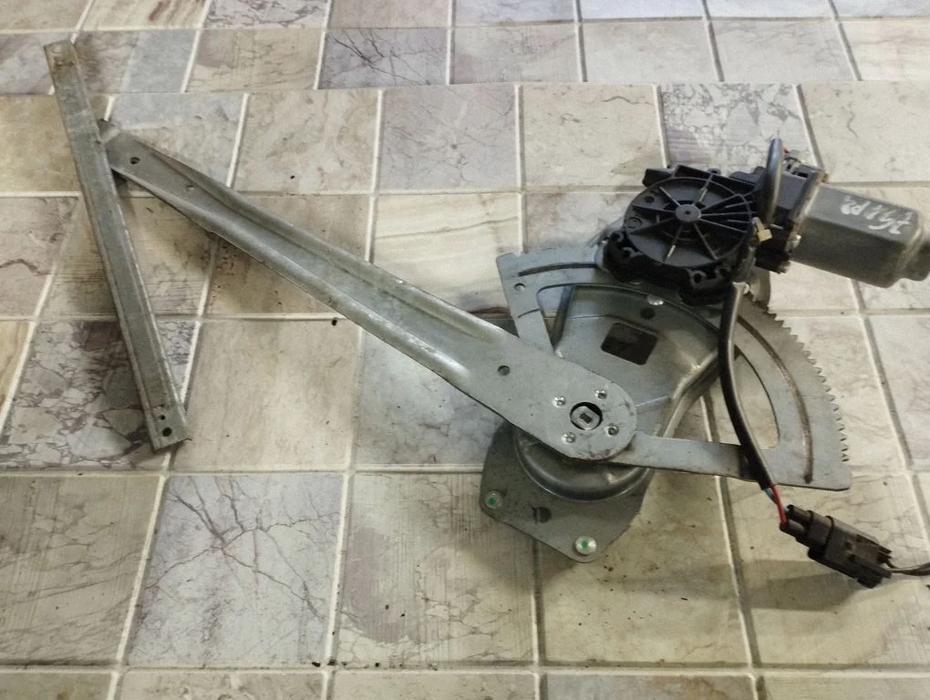 Front door window regulator with motor – Ford Transit - Tourneo Connect (2003-2008)