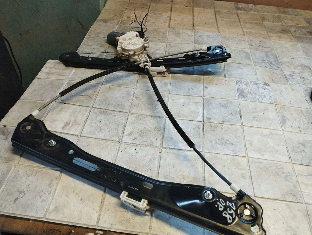Front door window regulator with motor 0130822227