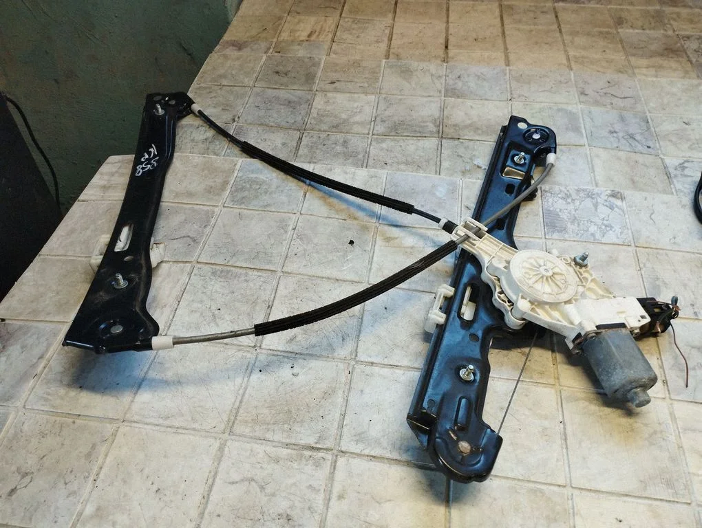 Front door window regulator with motor 0130822226