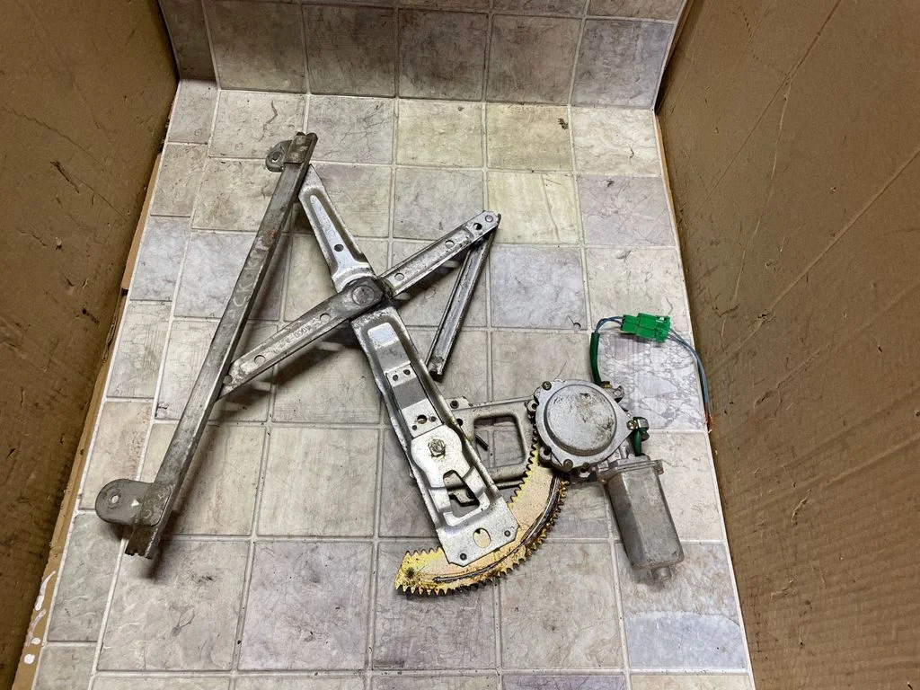 Front door window regulator with motor – front left