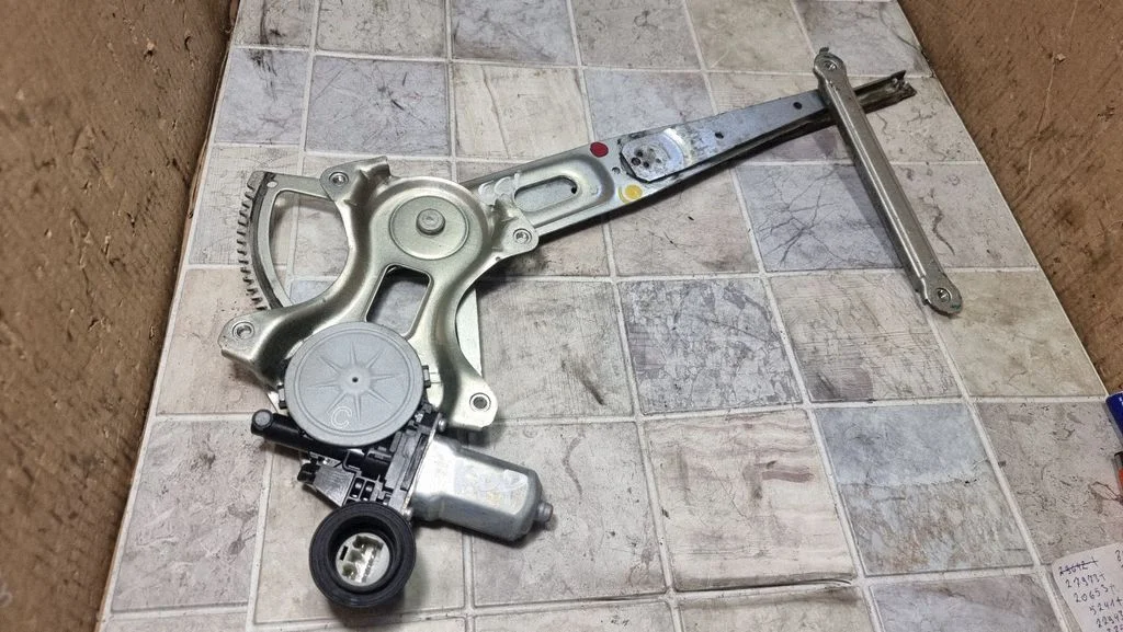 Front door window regulator with motor 8572035140