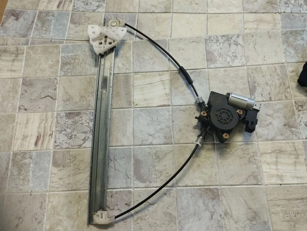 Front door window regulator with motor G22C5858X