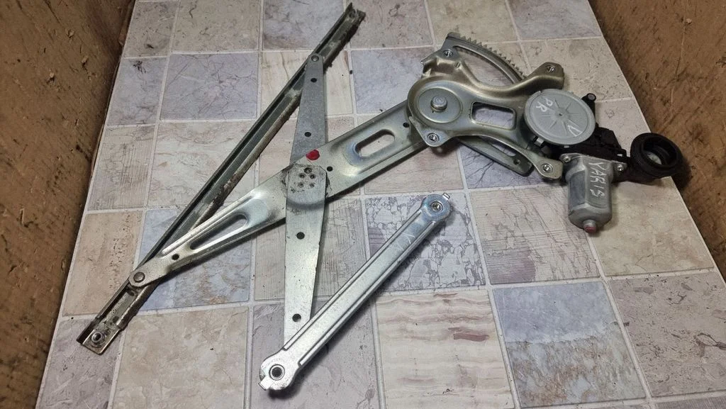Front door window regulator with motor 8571035180