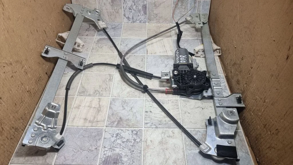 Front door window regulator with motor – Citroen Berlingo (2003-2007)