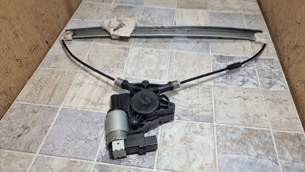 Front door window regulator with motor G22C5858X