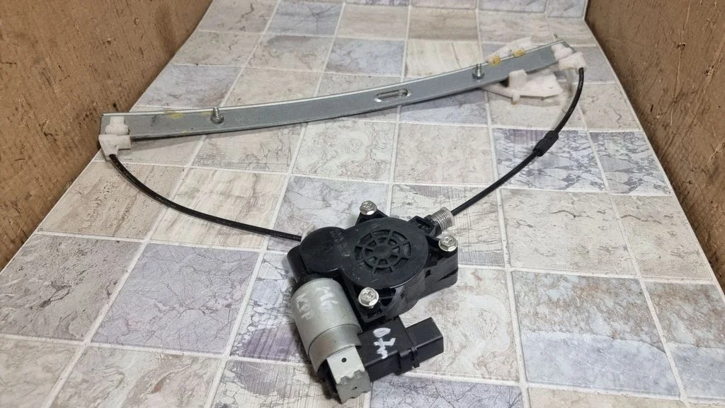 Front door window regulator with motor GJ6A5958X