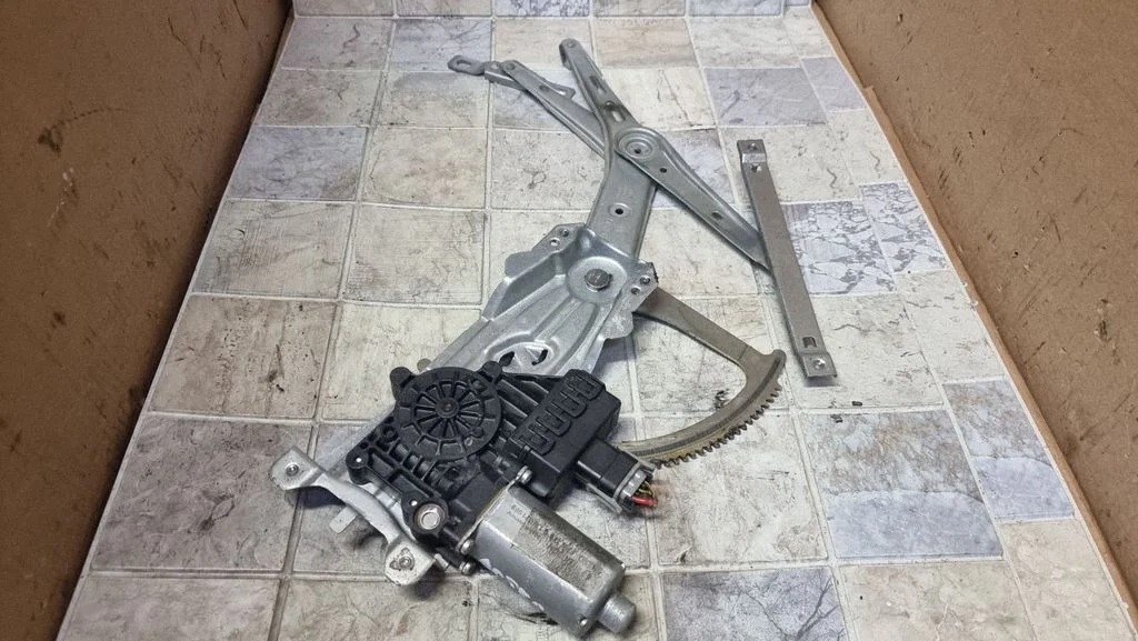 Front door window regulator with motor 0130821989