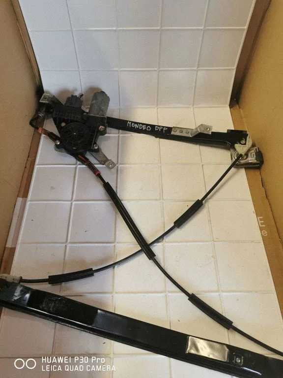 Front door window regulator with motor – front right