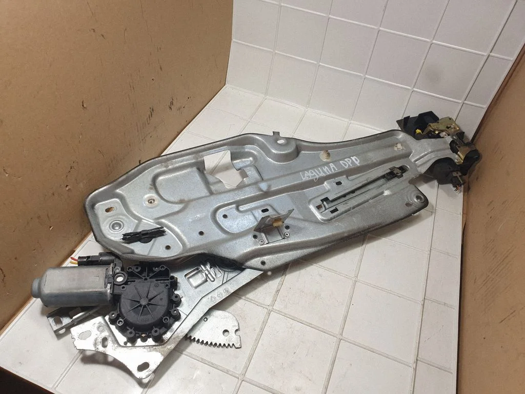 Front door window regulator with motor – Renault Laguna I (1994-2000)