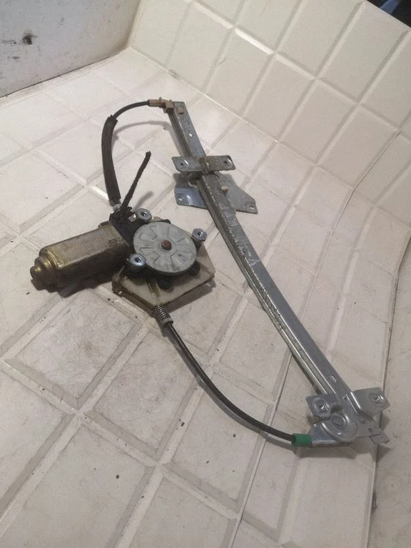Front door window regulator with motor 113302