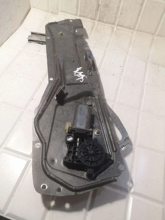 Front door window regulator with motor – Volvo S70  V70  V70 XC (1997-2000)