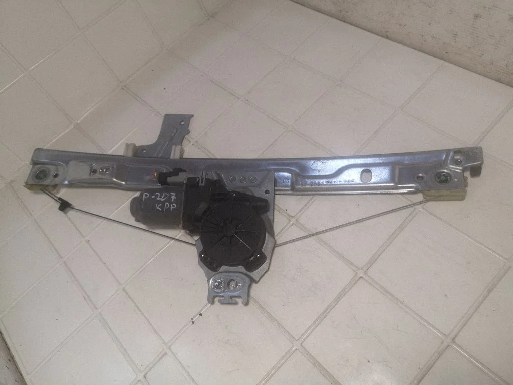 Front door window regulator with motor 400913C