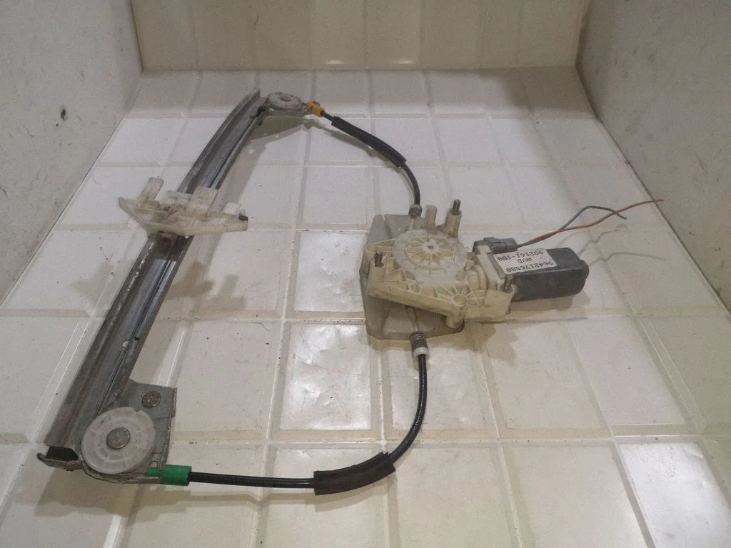 Front door window regulator with motor 9642176580
