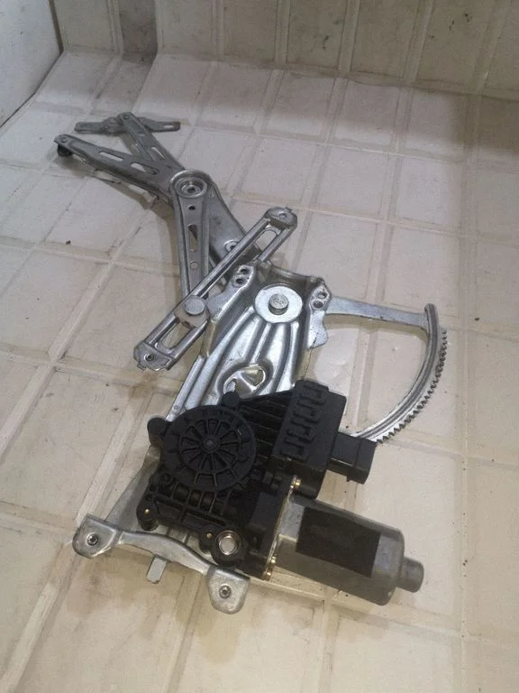 Front door window regulator with motor – Opel Zafira A (1999-2005)
