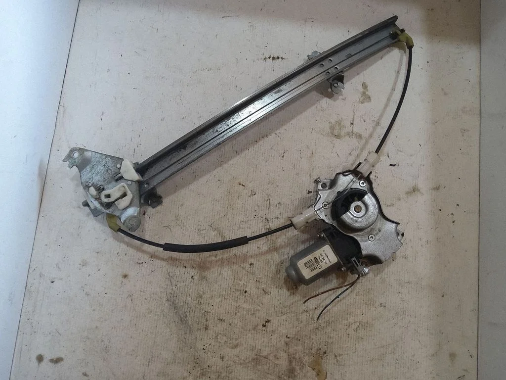 Esiukse elektriline aknatõstuk mootoriga – Nissan Almera N16 (2000-2010)