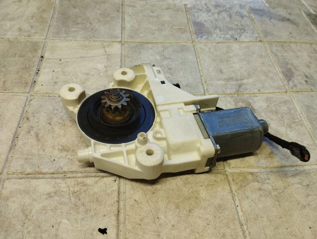 Front door window regulator motor 4M5T14553