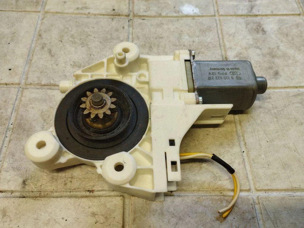 Front door window regulator motor 4M5T14A389