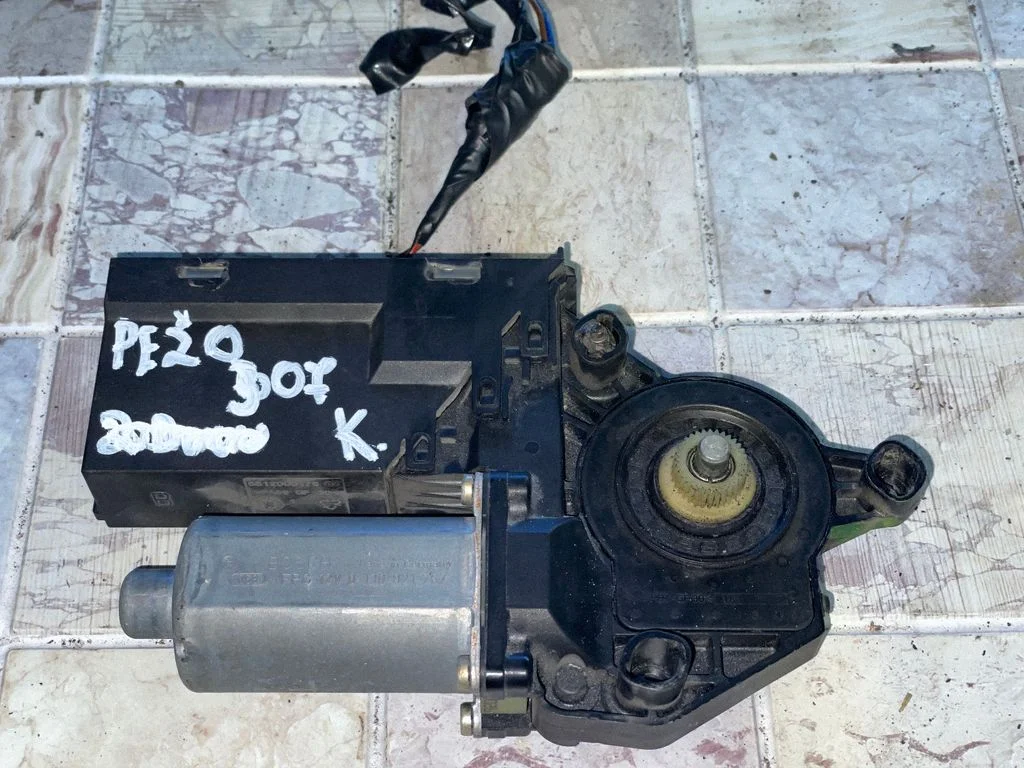 Front door window regulator motor 9637131280