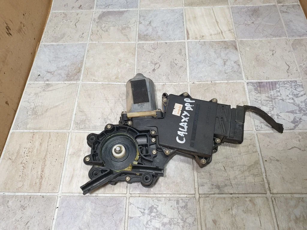 Front door window regulator motor TR37M0959802A