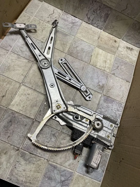 Front door window regulator motor – Opel Zafira A (1999-2005)