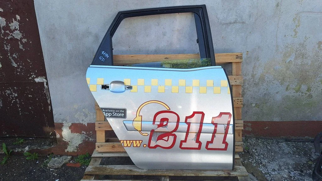 Rear door – rear right