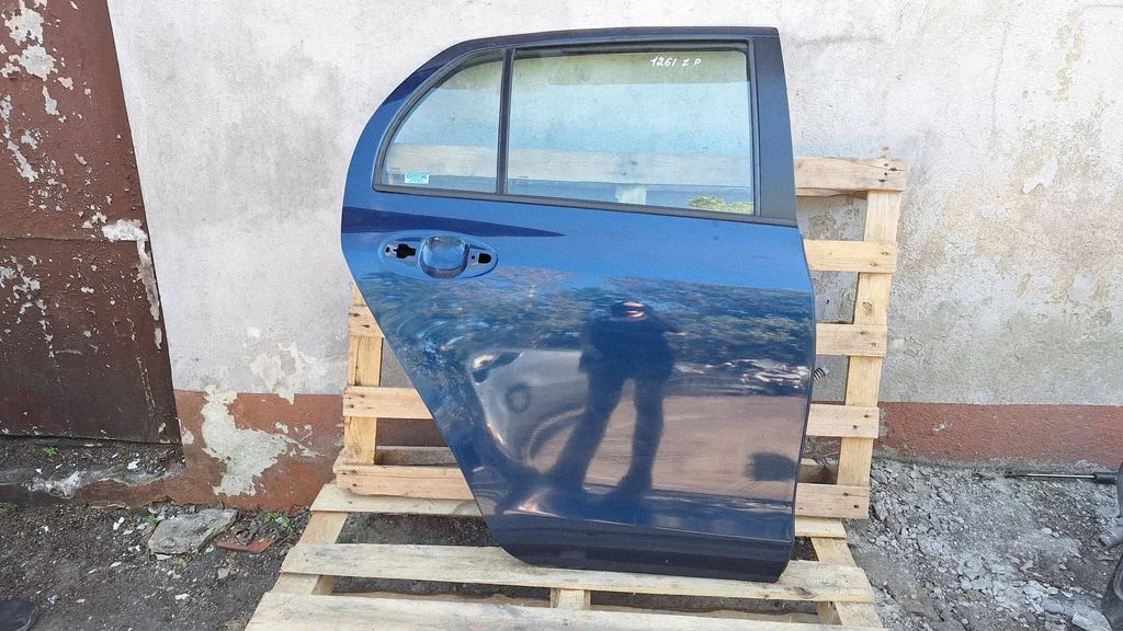 Rear door – rear right