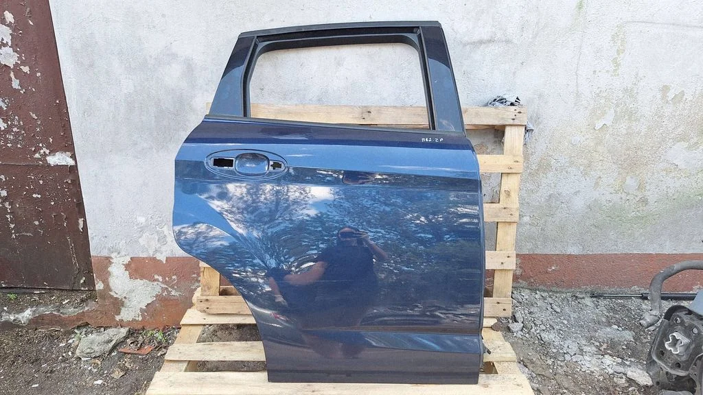 Rear door – rear right