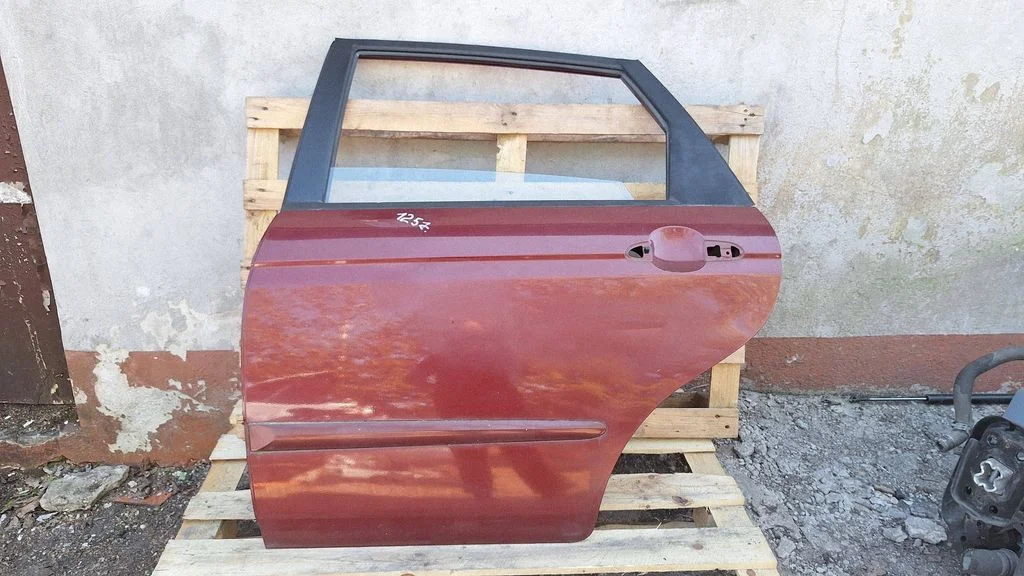 Rear door – rear left