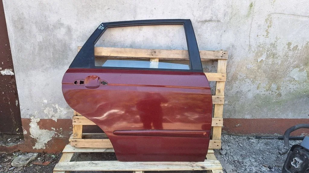 Rear door – rear right