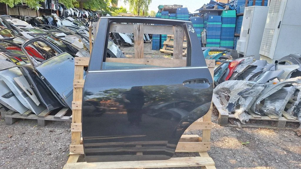 Rear door – rear left