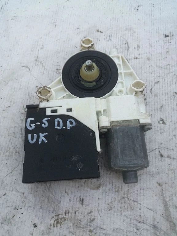 Front door window regulator motor 0130822229