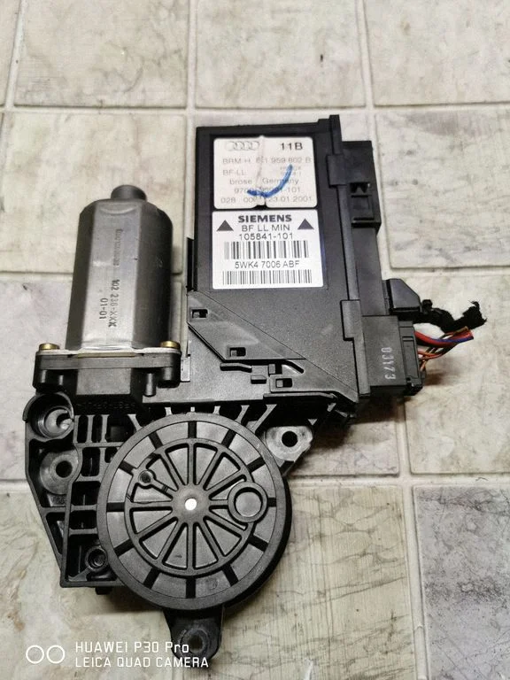 Front door window regulator motor 8E1959802B