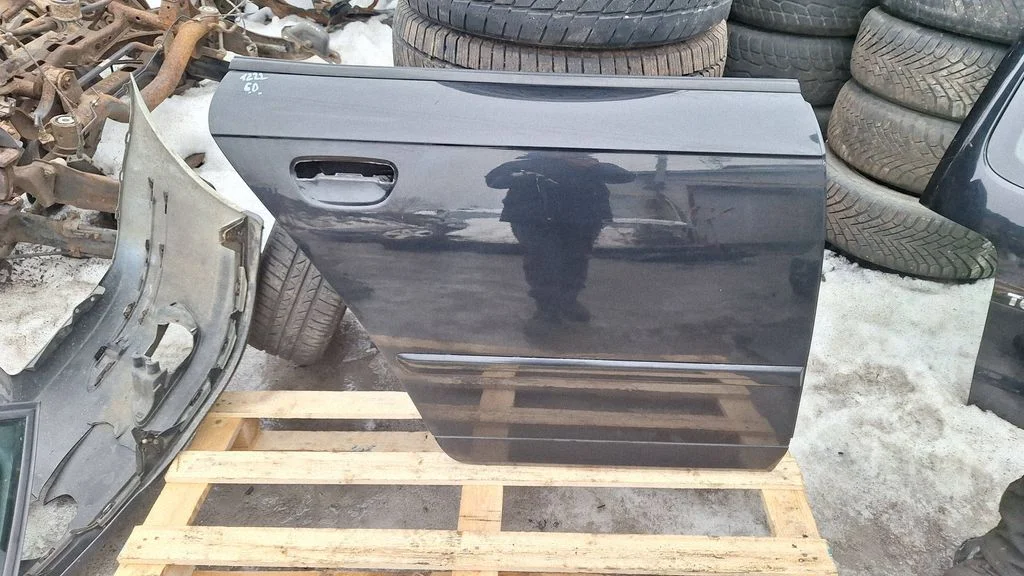 Rear door – rear right