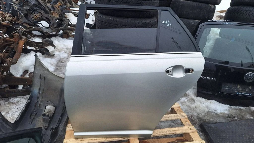 Rear door – rear left