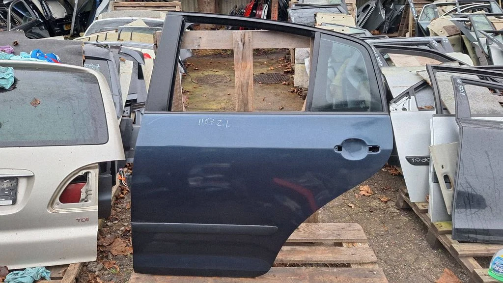 Rear door – rear left