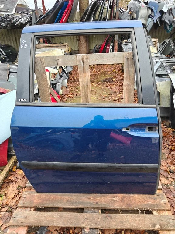 Rear door – rear right