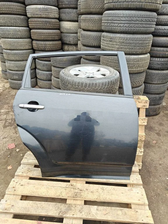 Rear door – rear right