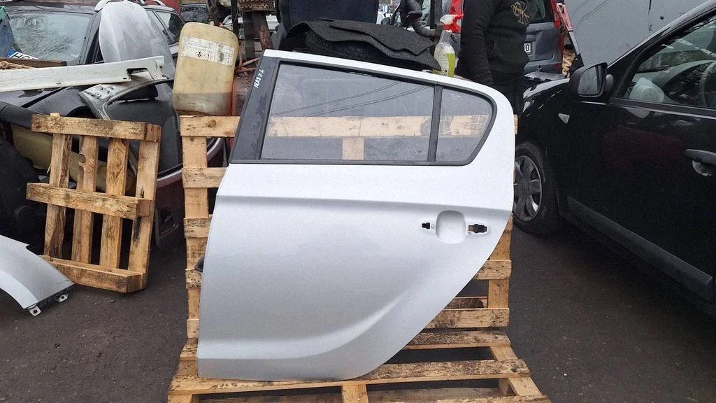 Rear door – rear left