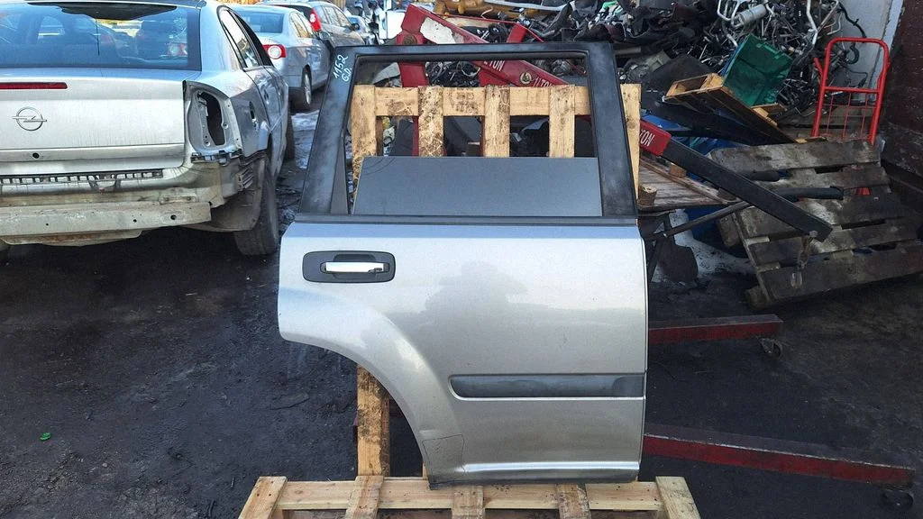 Rear door – rear right
